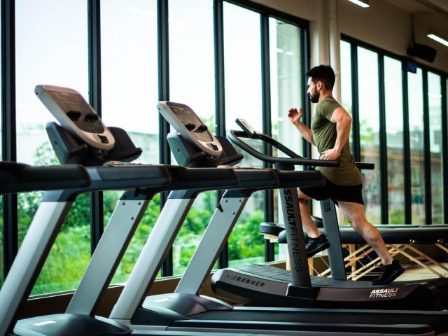 Programme cardio en salle pour débutant à Nice