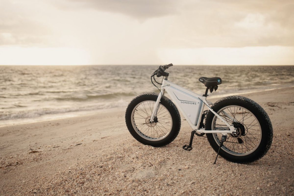 Comparatif vélo électrique vs vélo musculaire sur la Côte d'Azur